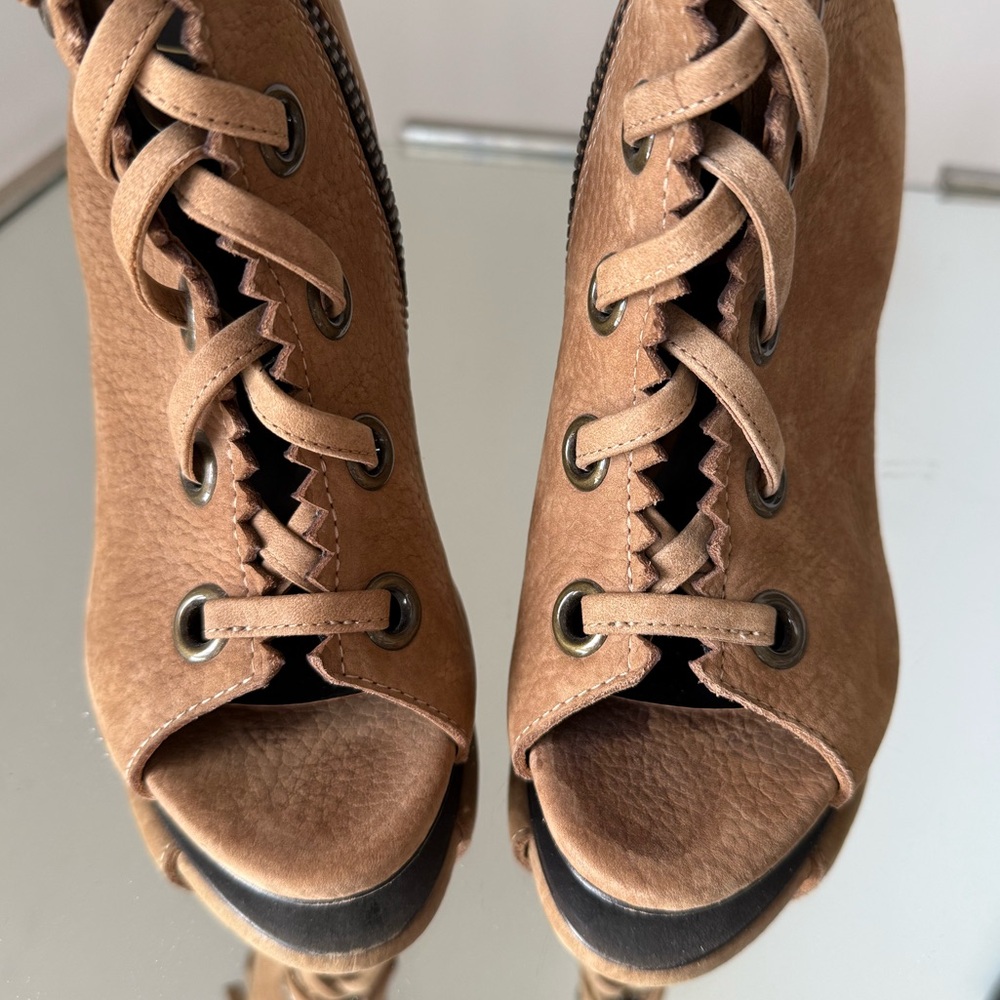 EUC Giuseppe Zanotti Nubuck Lace-Up Ankle
Boots $1,595 36 - Picture 13 of 16